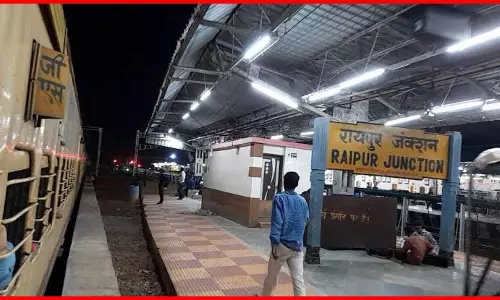 रायपुर रेलवे स्टेशन पर रूह कंपा देने वाला हादसा, युवक का शरीर दो टुकड़ों में बंटा रायपुर रेलवे स्टेशन पर रूह कंपा देने वाला हादसा, युवक का शरीर दो टुकड़ों में बंटा