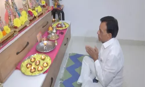 MP उपमुख्यमंत्री और वित्त मंत्री ने आज राज्य का बजट पेश करने से पहले अपने आवास पर पूजा-अर्चना की MP उपमुख्यमंत्री और वित्त मंत्री ने आज राज्य का बजट पेश करने से पहले अपने आवास पर पूजा-अर्चना की