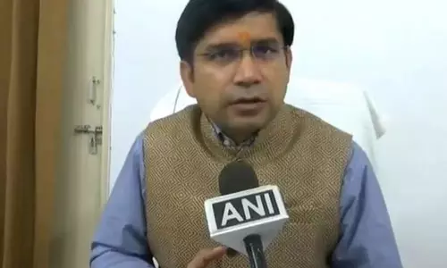 Uttar Pradesh: होली से पहले संभल में सुरक्षा कड़ी की गई Uttar Pradesh: होली से पहले संभल में सुरक्षा कड़ी की गई