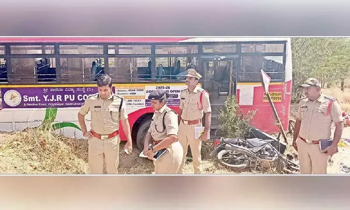 Andhra: केएसआरटीसी बस ने दो बाइकों को टक्कर मारी, 5 की मौत
