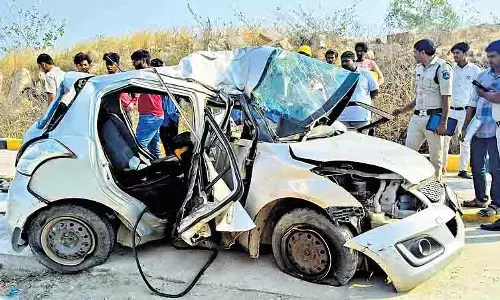 Hyderabad में सड़क दुर्घटना में इंजीनियरिंग छात्र की मौत