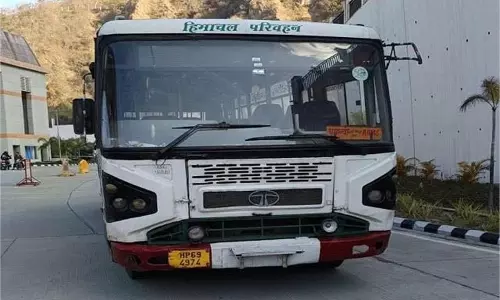 Himachal Pradesh: बस ड्राइवर को पड़ा दिल का दौरा, सुरक्षाकर्मियों ने बचाई जान Himachal Pradesh: बस ड्राइवर को पड़ा दिल का दौरा, सुरक्षाकर्मियों ने बचाई जान