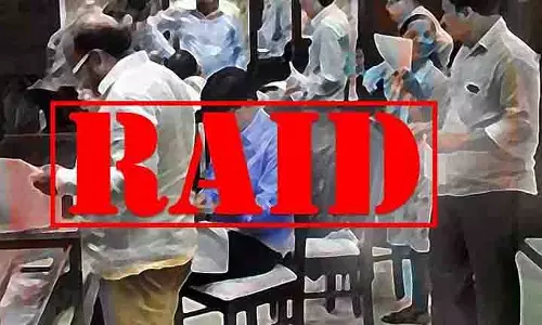 Telangana: श्री चैतन्य पर आयकर छापे दूसरे दिन भी जारी