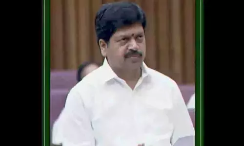 AP के मंत्री कोल्लू रविंद्र ने शराब की अवैध बिक्री पर अंकुश लगाने का वादा किया AP के मंत्री कोल्लू रविंद्र ने शराब की अवैध बिक्री पर अंकुश लगाने का वादा किया