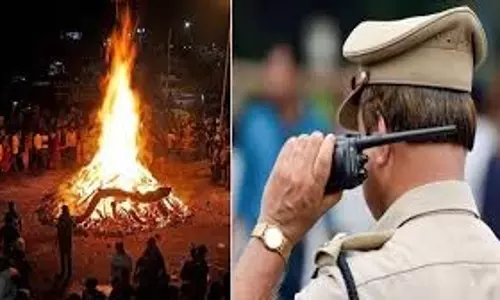 Up News: होलिका दहन को लेकर पुलिस अलर्ट, संवेदनशील इलाकों में सुरक्षा बढ़ाई गई