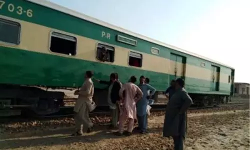 पाकिस्तान ट्रेन हमला: 16 आतंकवादी मारे गए, 104 यात्री बचाए गए पाकिस्तान ट्रेन हमला: 16 आतंकवादी मारे गए, 104 यात्री बचाए गए