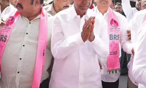 बजट सत्र से पहले विधानसभा पहुंचे KCR