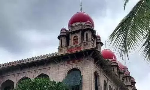 Telangana HC ने अवैध हिरासत के लिए कारण बताओ नोटिस जारी किया Telangana HC ने अवैध हिरासत के लिए कारण बताओ नोटिस जारी किया