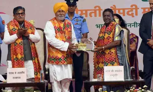 जिज्ञासा और मौलिकता न खोएं, Murmu की छात्रों को सलाह