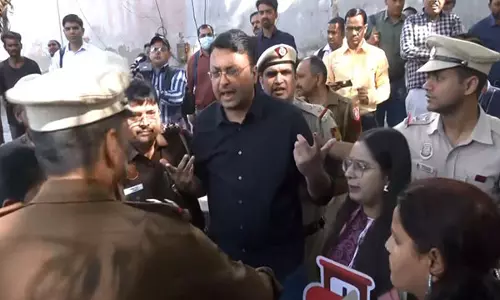 AAP ने भाजपा के खिलाफ प्रदर्शन किया, दिल्ली सरकार पर मुफ्त एलपीजी सिलेंडर देने में विफल रहने का आरोप लगाया