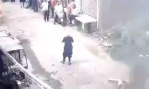 Dinanagar में छापेमारी के दौरान पुलिस टीम पर हमला