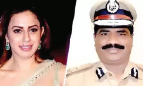 सरकार ने सोना तस्करी मामले में DGP के खिलाफ जांच के आदेश दिए सरकार ने सोना तस्करी मामले में DGP के खिलाफ जांच के आदेश दिए