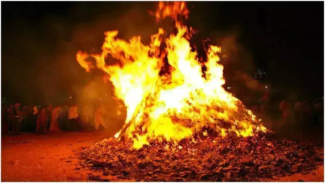 Holika Dahan में क्यों जलाएं जाते हैं गोबर के उपले ? जानें महत्व