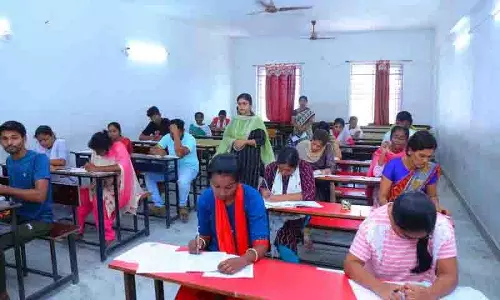 ग्रुप-I के अभ्यर्थियों ने Telugu माध्यम की उत्तर पुस्तिकाओं के पुनर्मूल्यांकन की मांग की