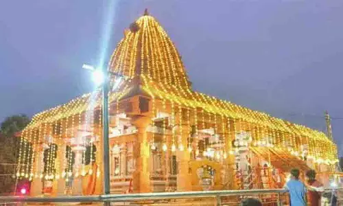 पुजारियों ने Jogulamba मंदिर के वरिष्ठ पुजारी और कार्यकारी अधिकारी के खिलाफ कार्रवाई की मांग की पुजारियों ने Jogulamba मंदिर के वरिष्ठ पुजारी और कार्यकारी अधिकारी के खिलाफ कार्रवाई की मांग की