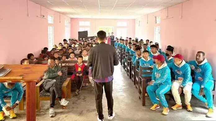 Nagaland यूनाइटेड एससी ने कोहिमा में अनाथालय का दौरा किया