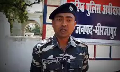 Mirzapur: मकान पर अवैध कब्जे से परेशान हुआ जवान Mirzapur: मकान पर अवैध कब्जे से परेशान हुआ जवान