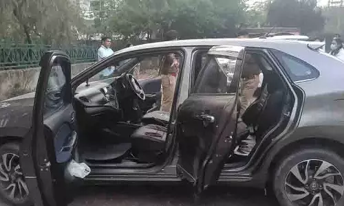 Panchkula में कार में महिला पुलिसकर्मी मृत पाई गई Panchkula में कार में महिला पुलिसकर्मी मृत पाई गई