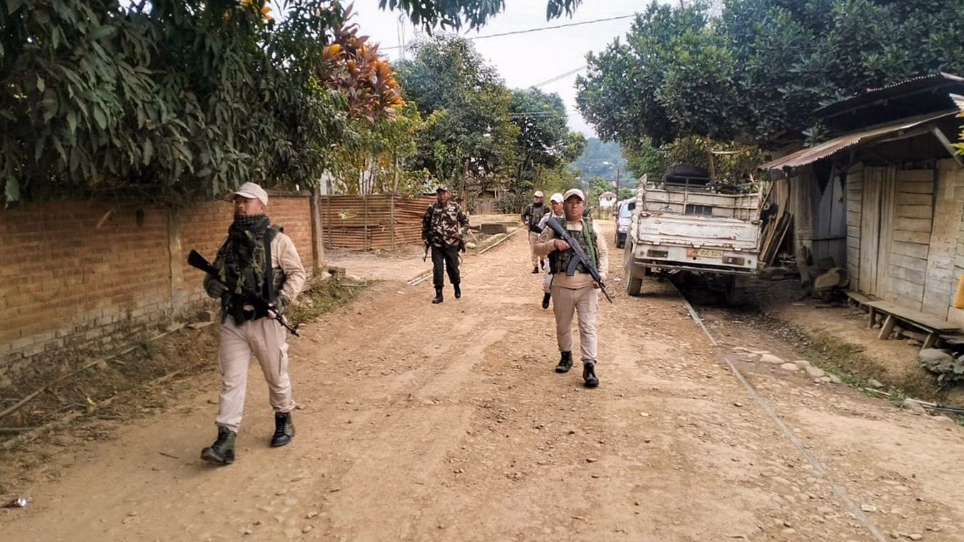 Manipur : उग्रवादी संगठन द्वारा भर्ती की गई दो नाबालिग लड़कियों को बचाया गया Manipur : उग्रवादी संगठन द्वारा भर्ती की गई दो नाबालिग लड़कियों को बचाया गया