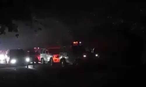 70 गाड़ियों से 300 पुलिसकर्मियों के साथ छापा मारा...फिल्मी स्टाइल में दबिश, VIDEO 70 गाड़ियों से 300 पुलिसकर्मियों के साथ छापा मारा...फिल्मी स्टाइल में दबिश, VIDEO