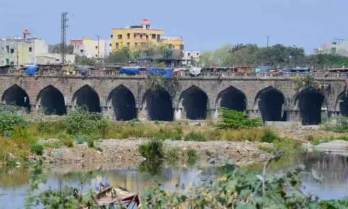 Musi नदी पर बना पुरानापुल पुल मरम्मत के इंतजार में