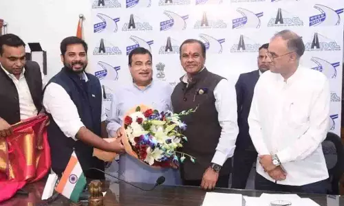 गडकरी ने RRR परियोजना से संबंधित लंबित मुद्दों को हल करने का आश्वासन दिया