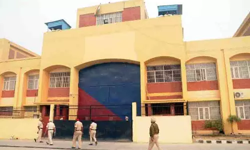 Amritsar सेंट्रल जेल में मोबाइल फोन ले जाने की कोशिश करने वाला कर्मचारी गिरफ्तार