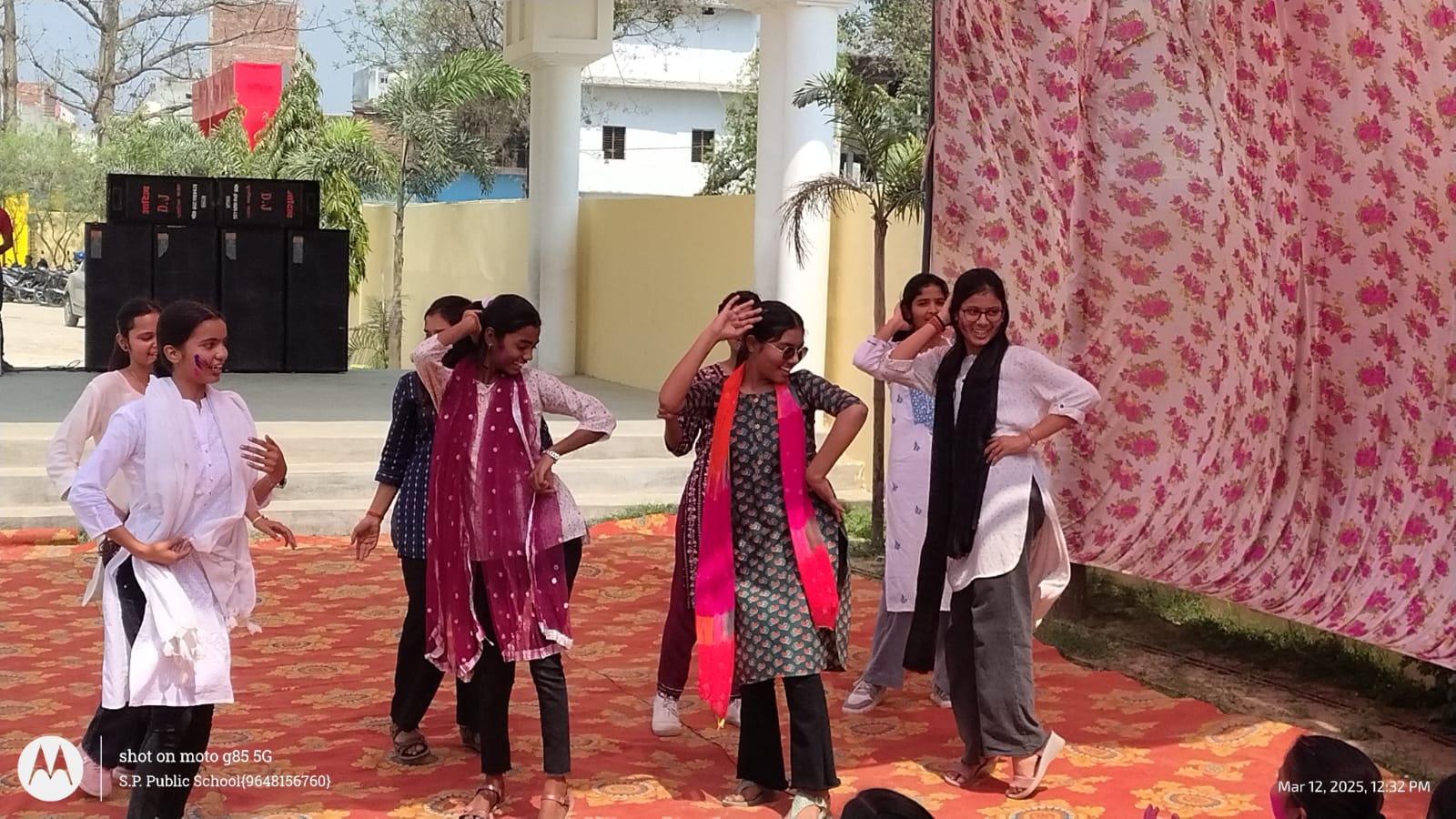 SP Public School, गुरवलिया बाजार में धूमधाम से मनाया गया होली मिलन समारोह