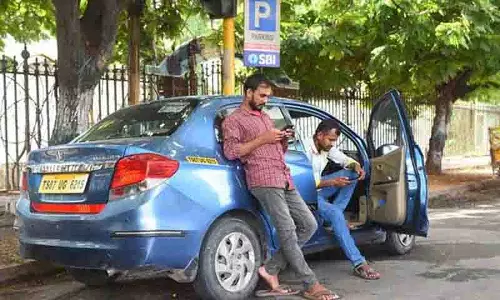 Hyderabad के कैब ड्राइवरों ने कम किराए का हवाला देते हुए