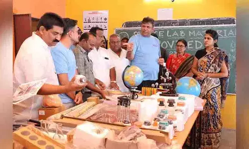Sangareddy कलेक्टर ने कंपनियों से सार्वजनिक शिक्षा में सहयोग करने का आह्वान किया
