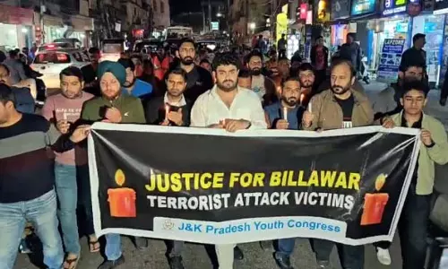 Kathua हत्याकांड पर युवा कांग्रेस ने निकाला कैंडल मार्च