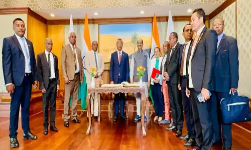 Madagascar के संसदीय प्रतिनिधिमंडल ने लोकसभा अध्यक्ष से की मुलाकात Madagascar के संसदीय प्रतिनिधिमंडल ने लोकसभा अध्यक्ष से की मुलाकात