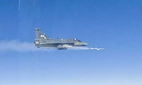 तेजस LCA AF Mk 1 ने ओडिशा तट से दृश्य सीमा से परे हवा से हवा में मार करने वाली मिसाइल का किया परीक्षण तेजस LCA AF Mk 1 ने ओडिशा तट से दृश्य सीमा से परे हवा से हवा में मार करने वाली मिसाइल का किया परीक्षण