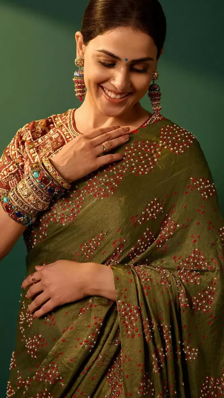 जेनेलिया डिसूजा का दिखा साड़ी लुक