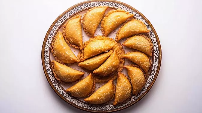 Gujiya Recipe: फटाफट बनाएं गुजिया, आएगा हलवाई जैसा स्वाद Gujiya Recipe: फटाफट बनाएं गुजिया, आएगा हलवाई जैसा स्वाद