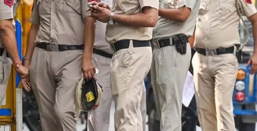 राजधानी में 24 अवैध बांग्लादेशी घुसपैठिये गिरफ्तार, प्राइवेट हॉस्पिटलों में कर रहे थे नौकरी राजधानी में 24 अवैध बांग्लादेशी घुसपैठिये गिरफ्तार, प्राइवेट हॉस्पिटलों में कर रहे थे नौकरी
