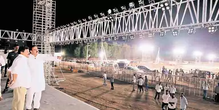 जना सेना पार्टी ने Pithapuram में बड़े पैमाने पर प्लेनरी के साथ 12 वें फाउंडेशन डे मनाने के लिए जना सेना पार्टी ने Pithapuram में बड़े पैमाने पर प्लेनरी के साथ 12 वें फाउंडेशन डे मनाने के लिए