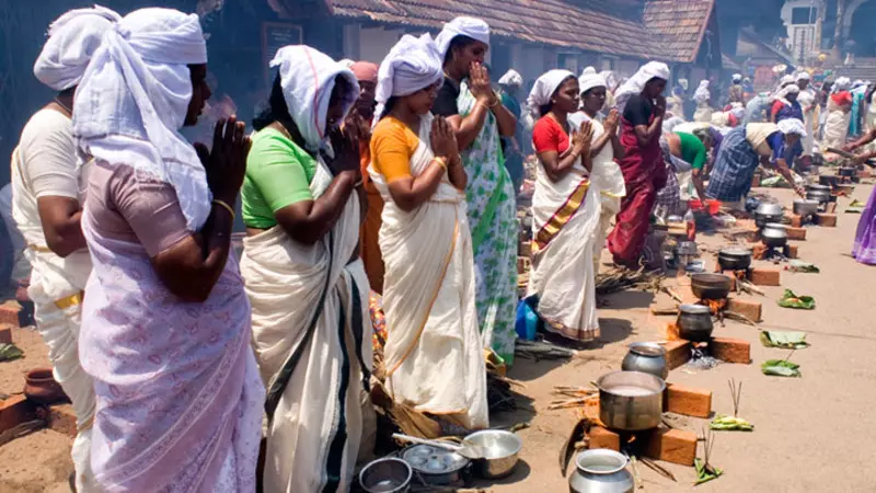 Kerala : पवित्र अनुष्ठान अट्टुकल पोंगाला के दौरान क्या होता Kerala : पवित्र अनुष्ठान अट्टुकल पोंगाला के दौरान क्या होता