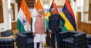 प्रधानमंत्री मोदी की यात्रा के दौरान भारत और मॉरीशस ने 8 समझौतों पर हस्ताक्षर किए प्रधानमंत्री मोदी की यात्रा के दौरान भारत और मॉरीशस ने 8 समझौतों पर हस्ताक्षर किए