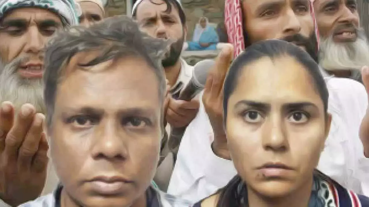 Karnataka: 1,200 पन्नों के आरोपपत्र में आपत्तिजनक जानकारी शामिल Karnataka: 1,200 पन्नों के आरोपपत्र में आपत्तिजनक जानकारी शामिल