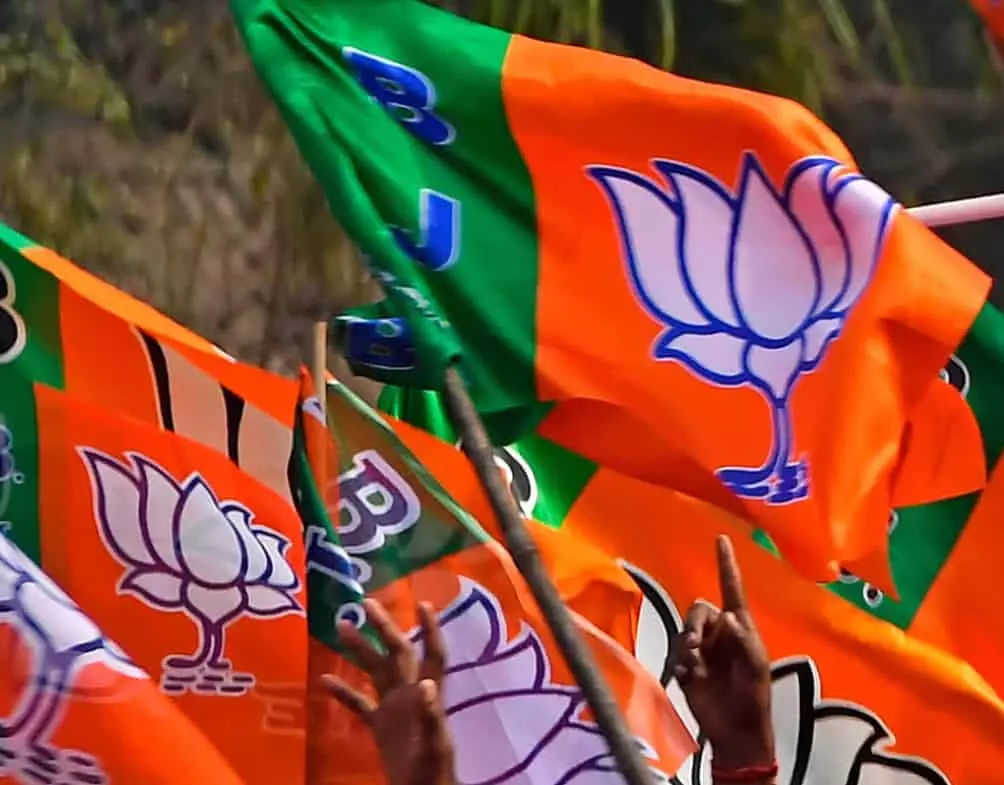 होली-जुमा विवाद पर भाजपा नेता बोले- जिसे रंग से परहेज, वह घर से न निकले होली-जुमा विवाद पर भाजपा नेता बोले- जिसे रंग से परहेज, वह घर से न निकले