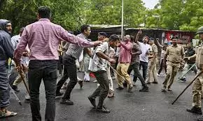 Mizoram: आइजोल में कांग्रेस कार्यकर्ताओं द्वारा सीएम के बयान का विरोध करने पर हिंसा भड़की Mizoram: आइजोल में कांग्रेस कार्यकर्ताओं द्वारा सीएम के बयान का विरोध करने पर हिंसा भड़की