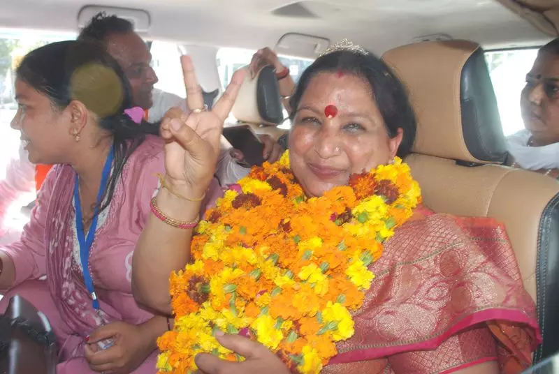 BJP की रेणु बाला गुप्ता ने हैट्रिक लगाई, करनाल मेयर की सीट फिर जीती BJP की रेणु बाला गुप्ता ने हैट्रिक लगाई, करनाल मेयर की सीट फिर जीती