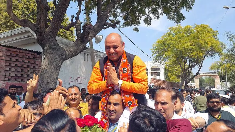 Haryana : हुड्डा के गृह क्षेत्र में कमल खिला, रोहतक में भाजपा ने कांग्रेस पर भारी जीत दर्ज Haryana : हुड्डा के गृह क्षेत्र में कमल खिला, रोहतक में भाजपा ने कांग्रेस पर भारी जीत दर्ज