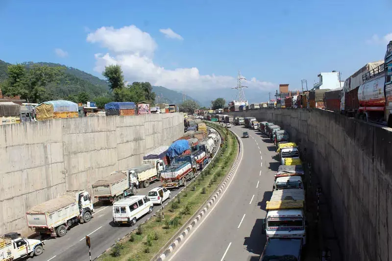 Jammu-Srinagar राष्ट्रीय राजमार्ग यातायात के लिए खुला Jammu-Srinagar राष्ट्रीय राजमार्ग यातायात के लिए खुला