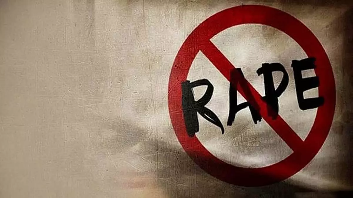 20 वर्षीय छात्रा को न्यूड वीडियो के जरिए किया ब्लैकमेल, 7 लोगों ने 16 महीने तक किया गैंगरेप 20 वर्षीय छात्रा को न्यूड वीडियो के जरिए किया ब्लैकमेल, 7 लोगों ने 16 महीने तक किया गैंगरेप