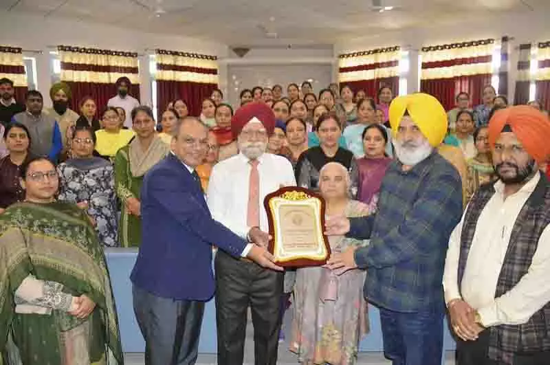 Ludhiana: कम्पोस्ट बनाने, छत पर बागवानी पर व्याख्यान Ludhiana: कम्पोस्ट बनाने, छत पर बागवानी पर व्याख्यान