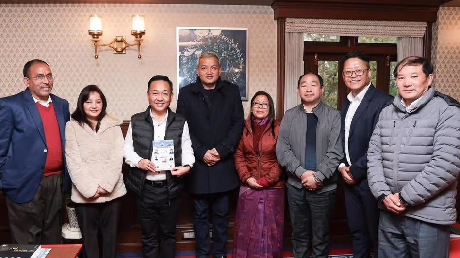 Sikkim के खेल मंत्री ने सीएम को 8वें पूर्वोत्तर युवा महोत्सव 2025 के लिए Sikkim के खेल मंत्री ने सीएम को 8वें पूर्वोत्तर युवा महोत्सव 2025 के लिए
