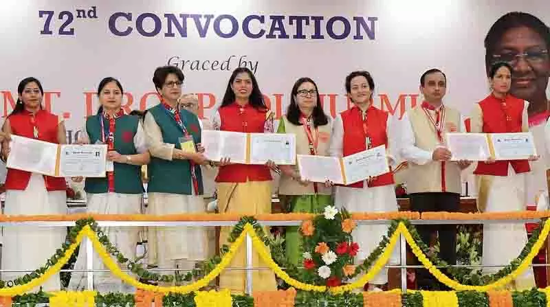 PU दीक्षांत समारोह में सौहार्दपूर्ण क्षणों का आनंद लिया गया PU दीक्षांत समारोह में सौहार्दपूर्ण क्षणों का आनंद लिया गया