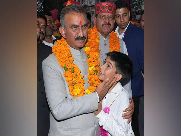 सुजानपुर होली मेला हर्षोल्लास के साथ शुरू, CM सुखू ने की शोभायात्रा की अगुवाई सुजानपुर होली मेला हर्षोल्लास के साथ शुरू, CM सुखू ने की शोभायात्रा की अगुवाई